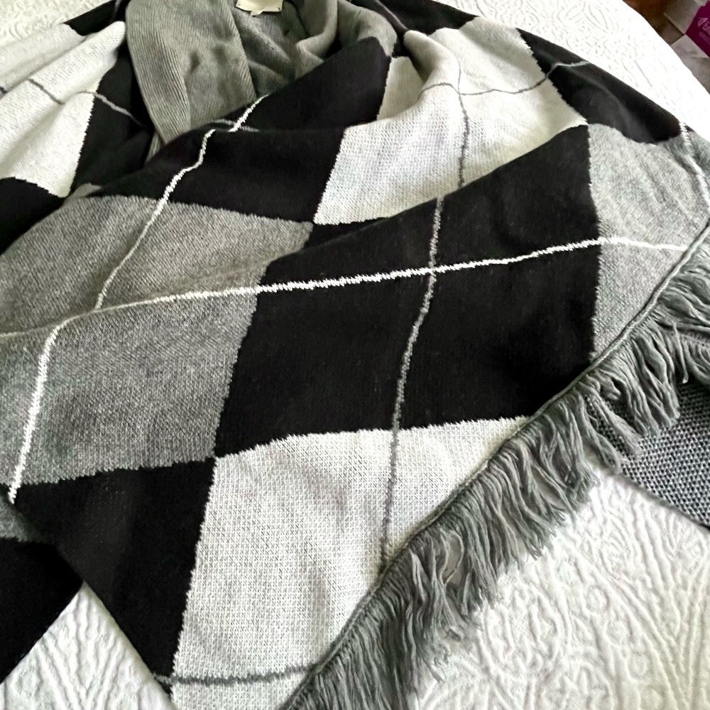 L'AGENCE Jaclyn Argyle wool Blend Poncho/Cape - Picture 6 of 14